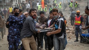 150425130218_nepal_earthquake_stretcher_super_16